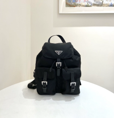PRADA プラダ Re-Nylon バックパック ブラック再生ナイロン メタル三角ロゴ リュックサック