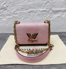 LOUIS VUITTON ルイヴィトン ツイストミニ ピンク シマーファブリック チェーンバッグ LV ツイストロック 斜め掛け ワイドレザーストラップ