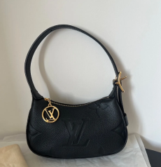 LOUIS VUITTON ルイヴィトン ムーン ショルダーバッグ ブラック モノグラムアンプラント ゴールド金具 ホーボー