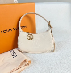 LOUIS VUITTON ルイヴィトン ムーン ショルダーバッグ クリーム モノグラムアンプラント ゴールド金具 ホーボー