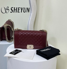 CHANEL シャネル ボーイシャネル ミディアムフラップ バーガンディ スムースカーフ ライトゴールド金具 チェーンショルダー