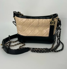 CHANEL シャネル ガブリエル ミディアム ホーボー ベージュブラック エイジドカーフ ミックス金具チェーン