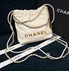 CHANEL シャネル 22 ミニバッグ クリーム カーフスキン ゴールド金具 チェーンクロス