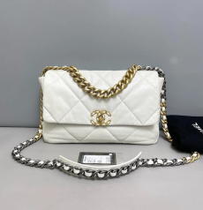 CHANEL シャネル 19 ミディアムフラップ クリーム ラムスキン ミックス金具チェーン ショルダー